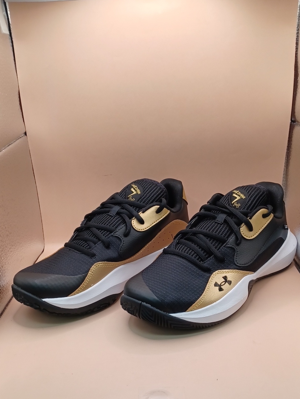 Under Armour Lockdown 7 Low Basketball Shoe-Black/Gold Size Men 10 Women 11.5 US